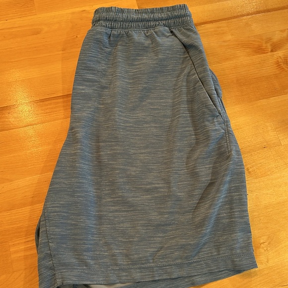 Lululemon shorts, men, small - Picture 5 of 5